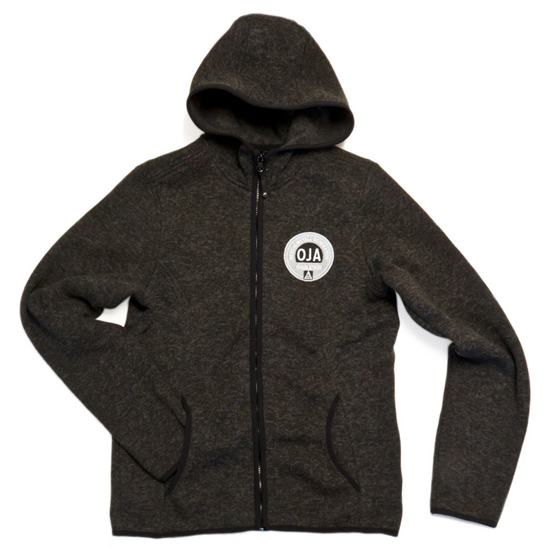 Modische und wärmende Damenjacke in Strickoptik mit Logo als Stick