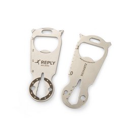 Flaches Multifunktionswerkzeug aus Metall mit Logogravur