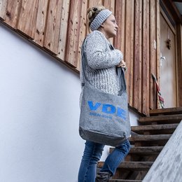 Umhängetasche &quot;Planet&quot; aus pre-recycelter Baumwolle bedruckt