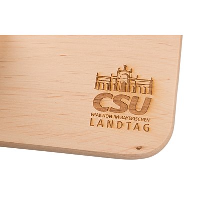 Schneidebrett Erle, abgerundete Kanten, Lasergravur Partei-Logo