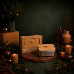 Lunchbox Nature Elegance 1,4l als Werbeartikel mit Logo Gravur, rostfreier Edelstahl, mit Bambusdeckel, der zugleich als Brotzeitbrett dient.