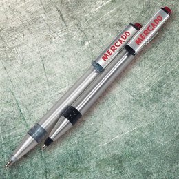 Silberner Metall-Werbekugelschreiber aus Aluminium  mit rotem Mercado-Logodruck 