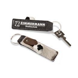 Stylischer Schlüsselanhänger aus Wollfilz mit Werbedruck und Kuhfell-Applikation