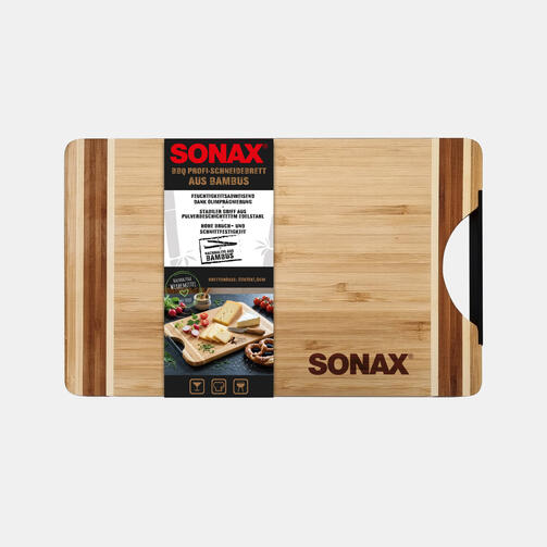Bambus-Schneidebrett mit schwarzem Griff, SONAX-Logo und bedruckter Papierbanderole Bambus-Schneidebrett mit schwarzem Griff, SONAX-Logo und bedruckter Papierbanderole