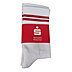 Sportsocken mit verstärkter Sohle mit Logo und roter Banderole eingepackt auf weißem Hintergrund