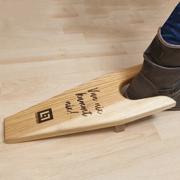 Stiefelknecht aus massivem Eschenholz mit individuellem eingebrannten Motiv oder Logo