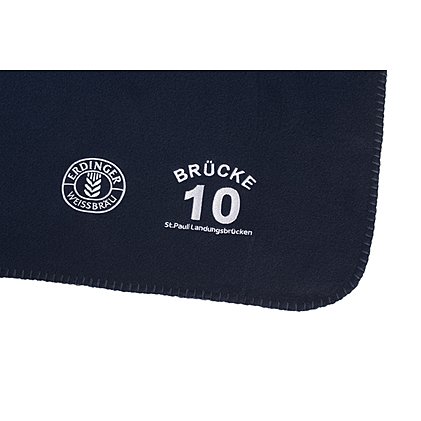 Fleece-Werbedecke für Gastronomie mit individueller Logo-Bestickung,  Erdinger und Brücke 10 Hamburg 
