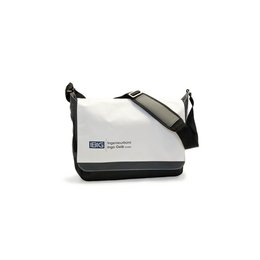 Umhängetasche trinity nachhaltig aus lkw plane