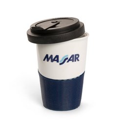 Werbegravur auf Kaffeebecher to go mit Kunststoff-Deckel