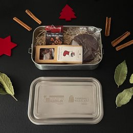 Geschenkbox metall zu Weihnachten mit leckerem Inhalt. 