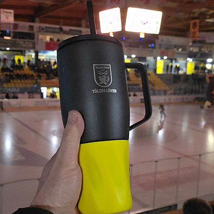 XXL Wembley-Becher für die Tölzer Löwen in den Playoffs präsentiert