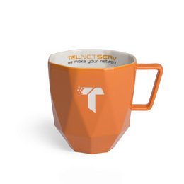 Werbetasse mit Henkel in polygoner Form mit besonderem Lichteffekt durch die polygone Form