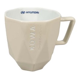 Kaffeetasse im Polygon-Design mit Hydroglasur und Logogravur