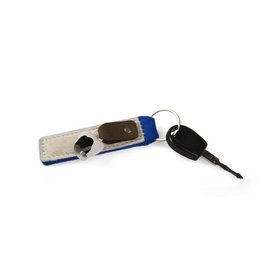 Stylischer Werbe-Filz-Schlüsselanhänger Jule mit natürlichem Echtkuhfell und Kuhglocke