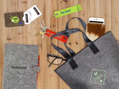 Verschiedene Filz-Werbemittel individuell bedruckt oder bestickt