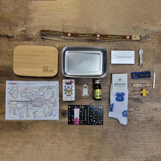 Oktoberfest-Box mit verschiedenen Werbemitteln mit Logo