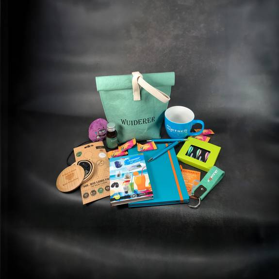 Werbemittel Set mit nachhaltiger Tasche, Emaille Tasse, Notizbuch und personalisierten Giveaways