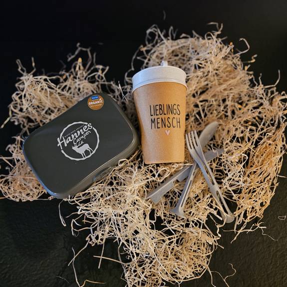 Werbe-Lunchbox mit Trinkbecher mit Logo und Mehrweg-Besteck für Mitarbeiter-Onboarding