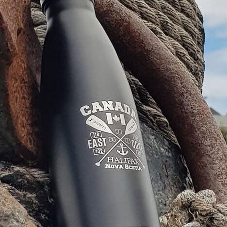 Flasche bedruckt mit einem Kanada-Motiv