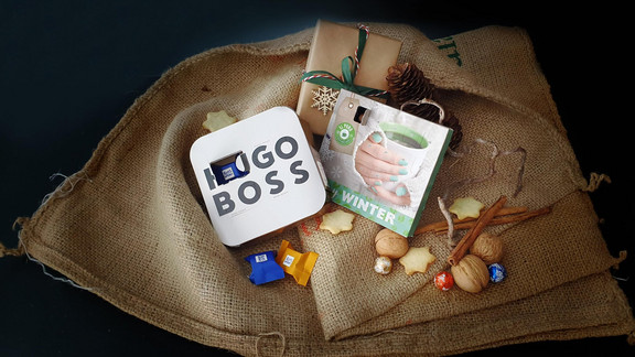 individuell bedruckter Adventskalender mit Markenschokolade im portogünstigem Großbriefformat