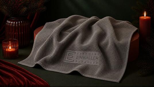 Dusch-Handtuch mit Logo aus 350 g/m2 Waffelpique, aus reiner Baumwolle, mit Werbeanbringung