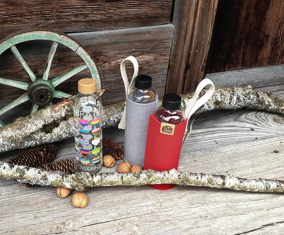 Art Bottle mit Firmenlogo in nachhaltigem Filz-Sleeve