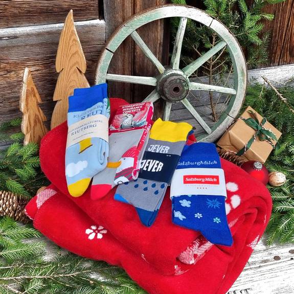 Socken mit Firmenlogo als Werbegeschenk für Weihnachten