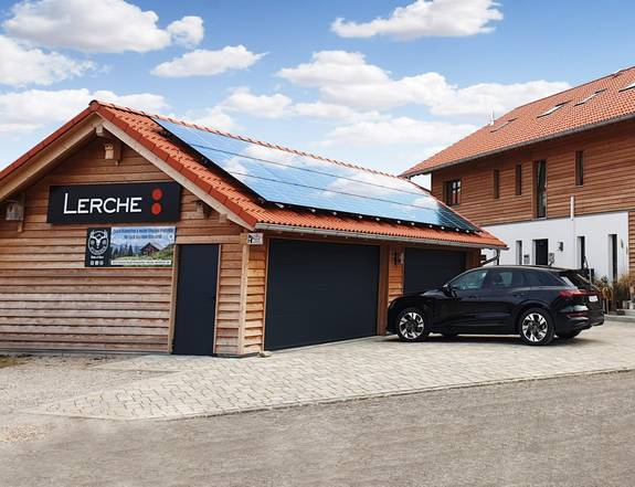 Lerche Firmengebäude mit Solaranlage
