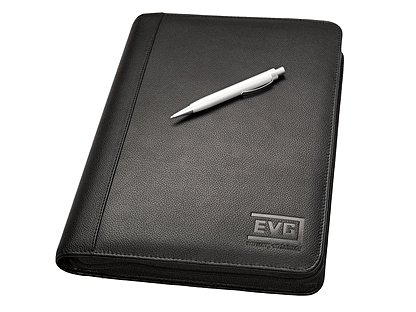 Blind-Prägung als Veredelungsverfahren für Werbemittel aus Leder oder Kunstleder