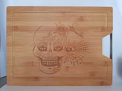 Schneidebrett mit filigraner Lasergravur