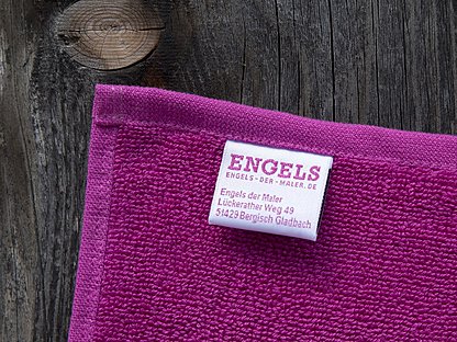 Weblabel als Veredelung für Werbemittel am Beispiel eines Handtuchs