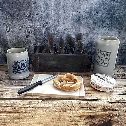 Wies´n Krüge mit Logo Prägung in 0,5 Liter und 1,0 Liter erhältlich