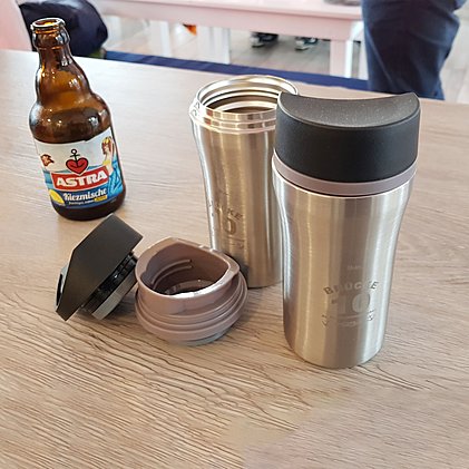 Per Lasergravur kann Ihr Logo eingraviert werden und macht den Becher zu einem echten Hingucker