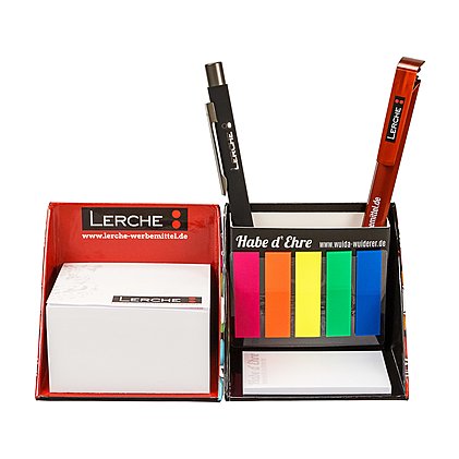 Werbe-Minibüro mit Haftnotizen und Notizblock