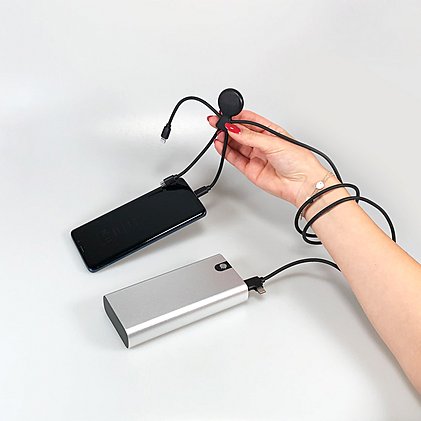 Werbe-Multi-Ladekabel Mir. Bio long in der Anwendung