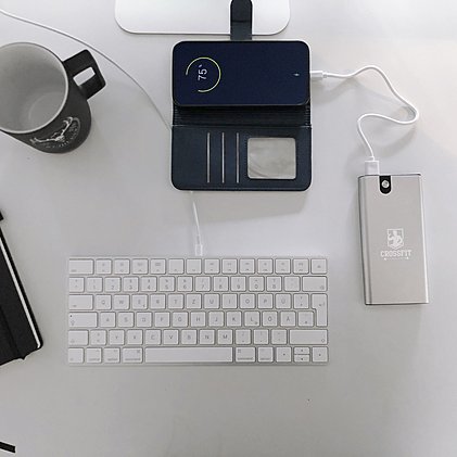 High Performance-Powerbank mit verschiedenen Anschlüssen, individuell gravierbar