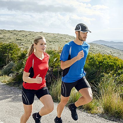 Werbe-Runningshirt mit Kontrastfarbigen Einsätze und reflektierende Paspeln 