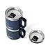 Gestapelte Yeti Thermobecher mit Logo und Deckel